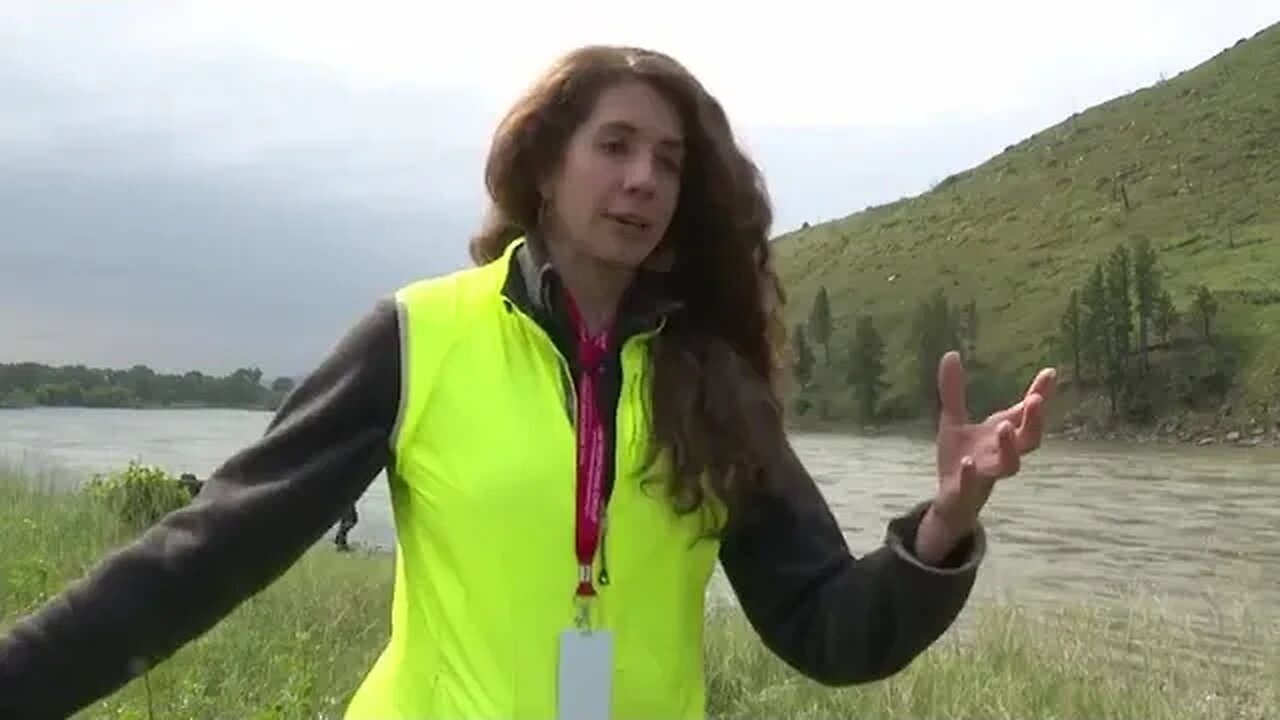 Crews over the holiday weekend finished removing the remaining train cars from the Yellowstone River