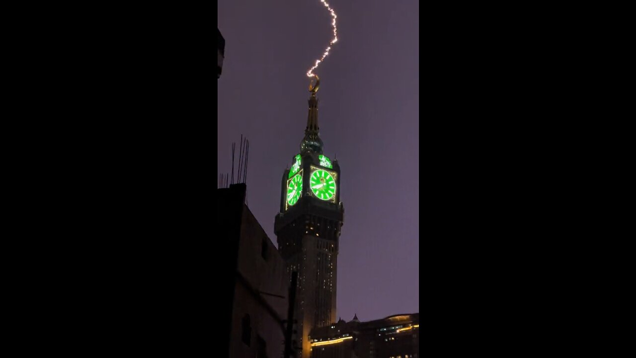 LiGHTING FLASH ON MAKKAH TOWER 😱⚡️ #rumble #makka #sudiarabia