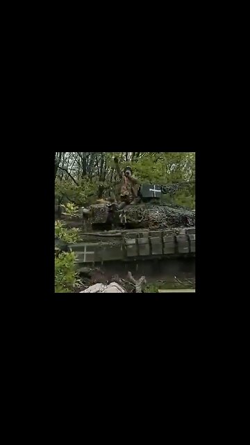 UA: "Khaylʹ Ukrayina!"... "Khaylʹ Hitler!" Western media: "There are no Nazis in Ukraine"