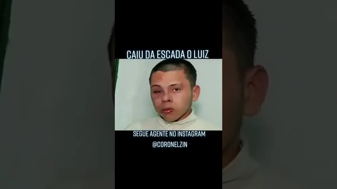 SEGUNDO O POLICIAL O BANDIDO CAIU DA ESCADA SOZINHO ELE SO TENTOU AJUDAR ( MEME ) ( VIRAL ) #shorts