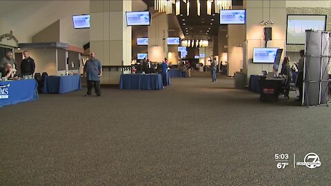 "It's just tough": Underwhelming turnout at DIA's concessions job fair