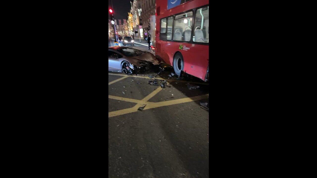 Lamborghini accident with bus in London 😳😨