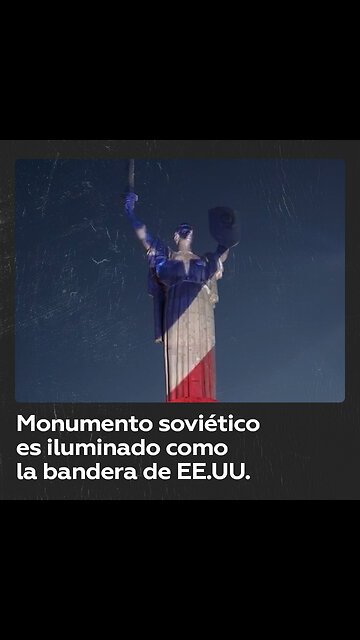 Kiev ilumina Madre Patria con los colores de la bandera de EE.UU