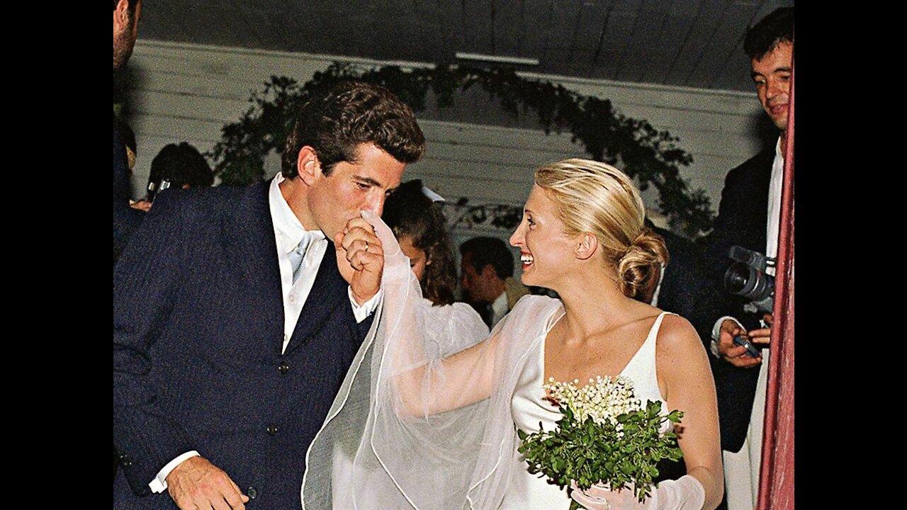 A Love Story John F. Kennedy Jr. & Carolyn Bessette