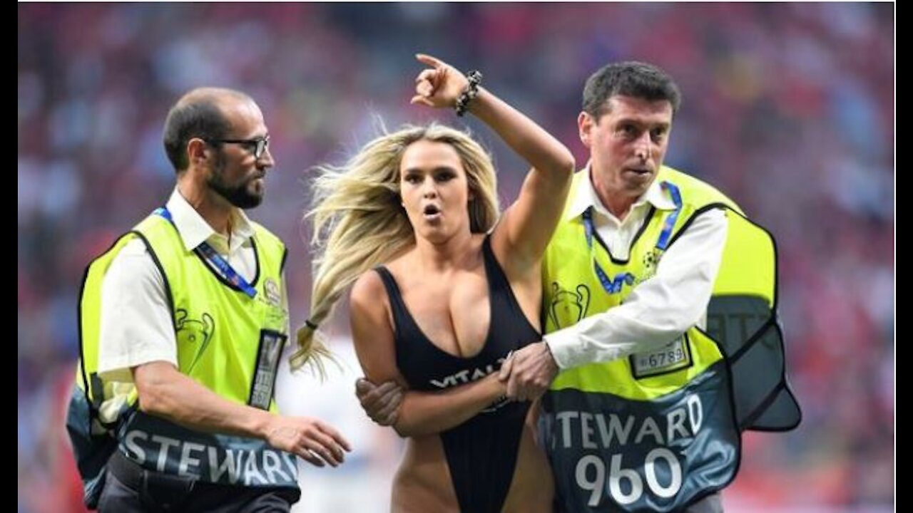 15 MOMENTS WHEN FOOTBALL FANS GO TOO FAR!