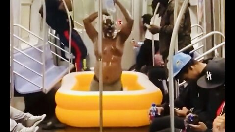 Man BATHES on NYC Subway 😳