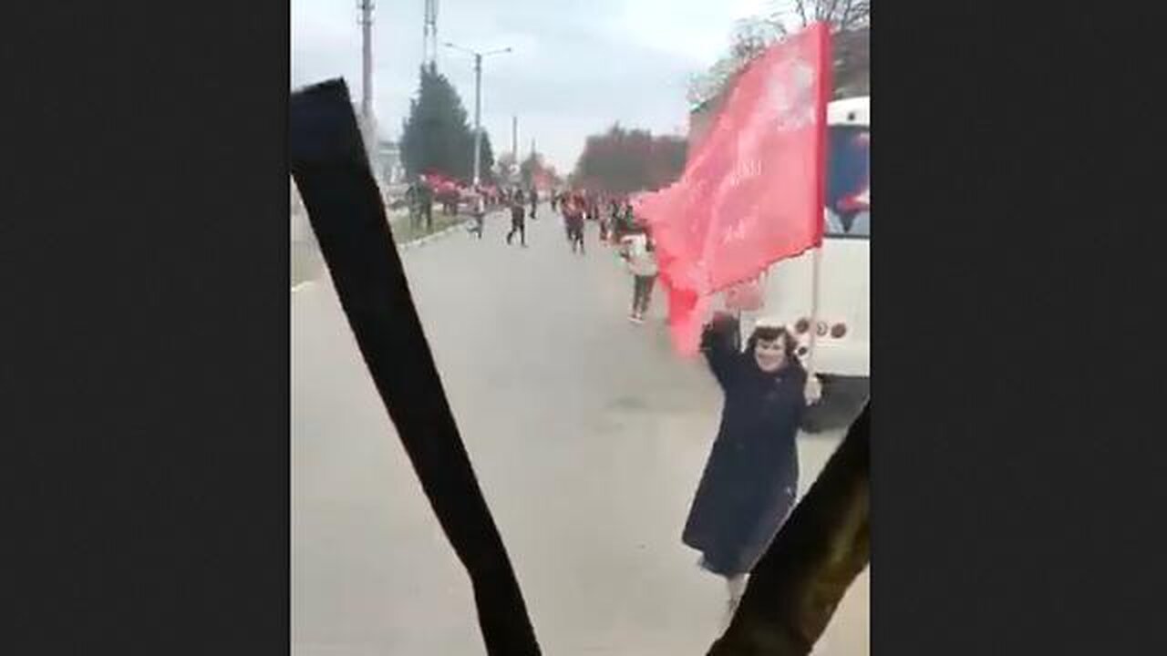 People in Avdeevka seem very happy Russian soldiers have taken the city