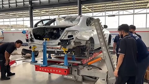 REBUILDING CRASHED MERCEDES W213 ON CELETTE BENCH