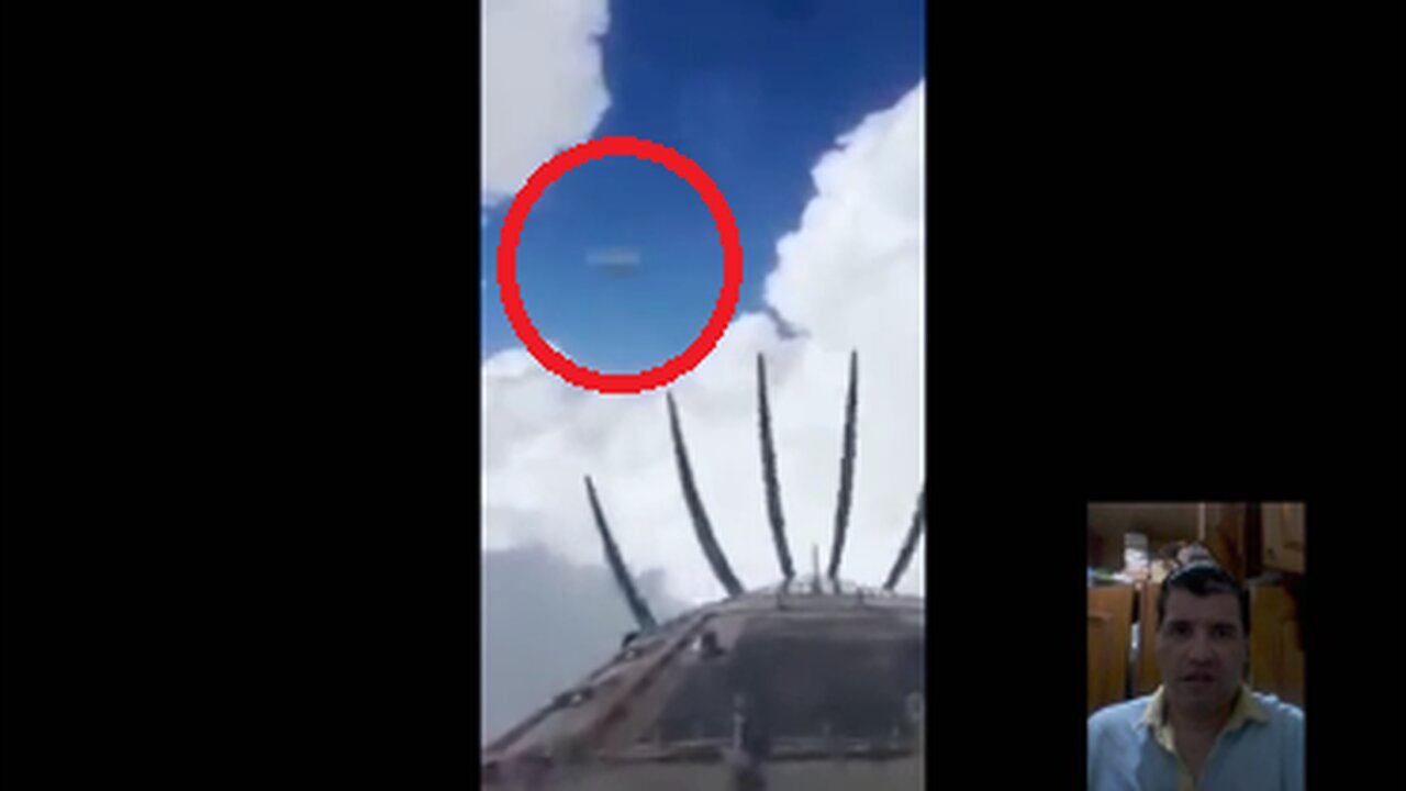 UAPs caught on camera in front of a plane. What is it? UFOs