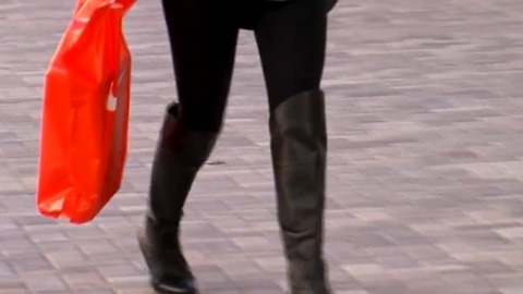 People shopping because f chilly temps