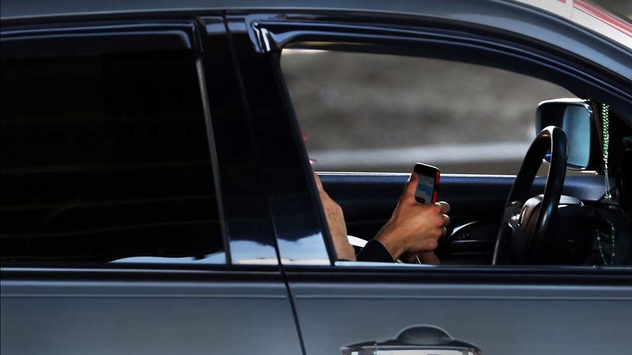 Texting while driving bill passes Florida House, heads to Senate