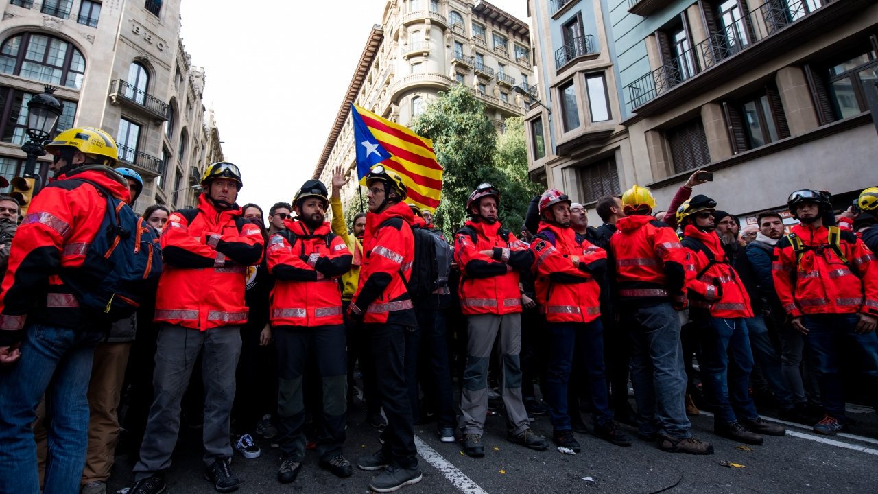 Violent Protests Break Out In Barcelona Over Catalonia's Independence