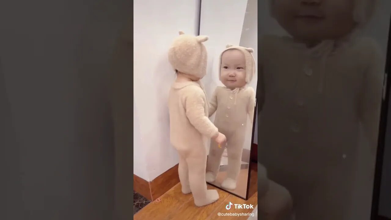 CUTE BABY 🥰🥰🥰 CHANGING CLOTHES#shorts #cute #baby playing