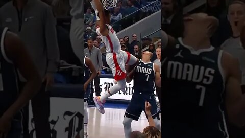 KJ Martin KNEES Dwight Powell in the FACE 😳 - NBA Highlights #shorts