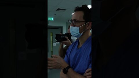 An unvaccinated hospital consultant challenges Health Secretary #COVID #news #shorts #omicron