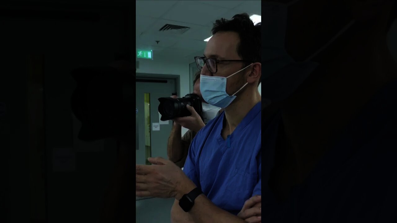 An unvaccinated hospital consultant challenges Health Secretary #COVID #news #shorts #omicron