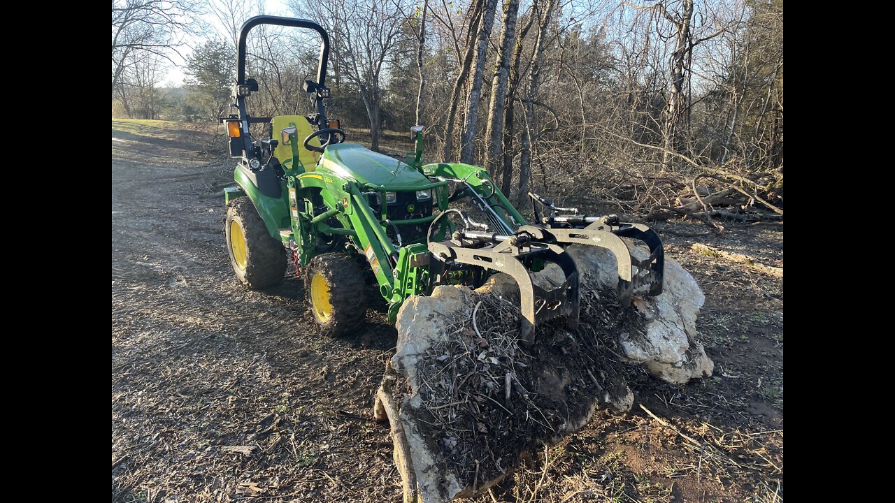 Deere 2025R and Artillian Grapple-Rake-Grapple