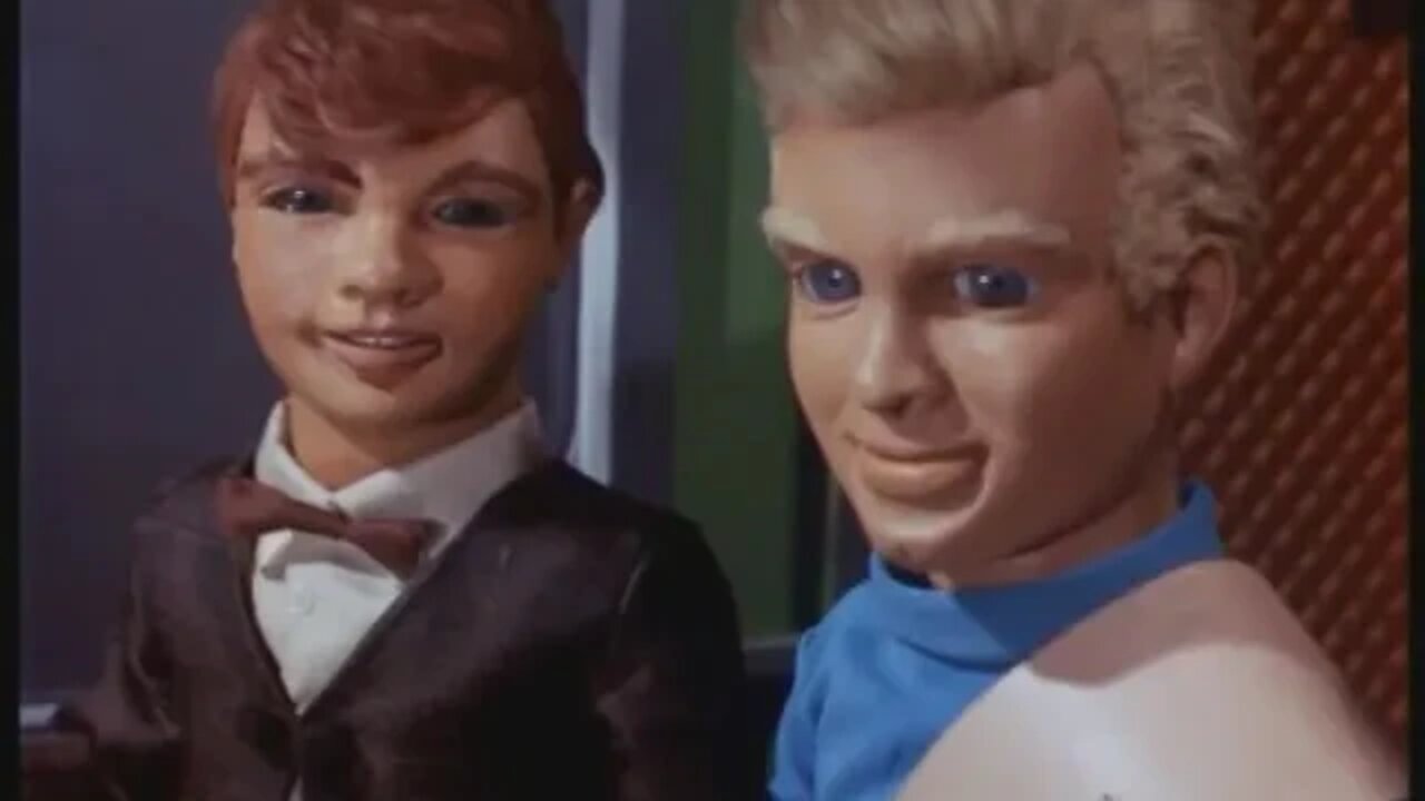 18 Thunderbirds - Cry Wolf