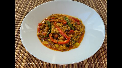 Chicken keema curry with green bean seeds. সবুজ শিমের বীজ দিয়ে চিকেন কিমার কারি