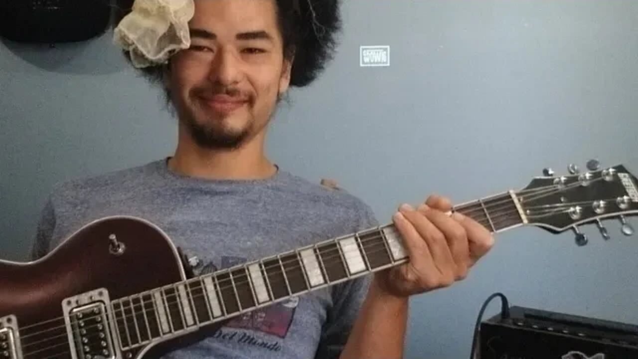 Samurai Smokes 🎸 is guitaring