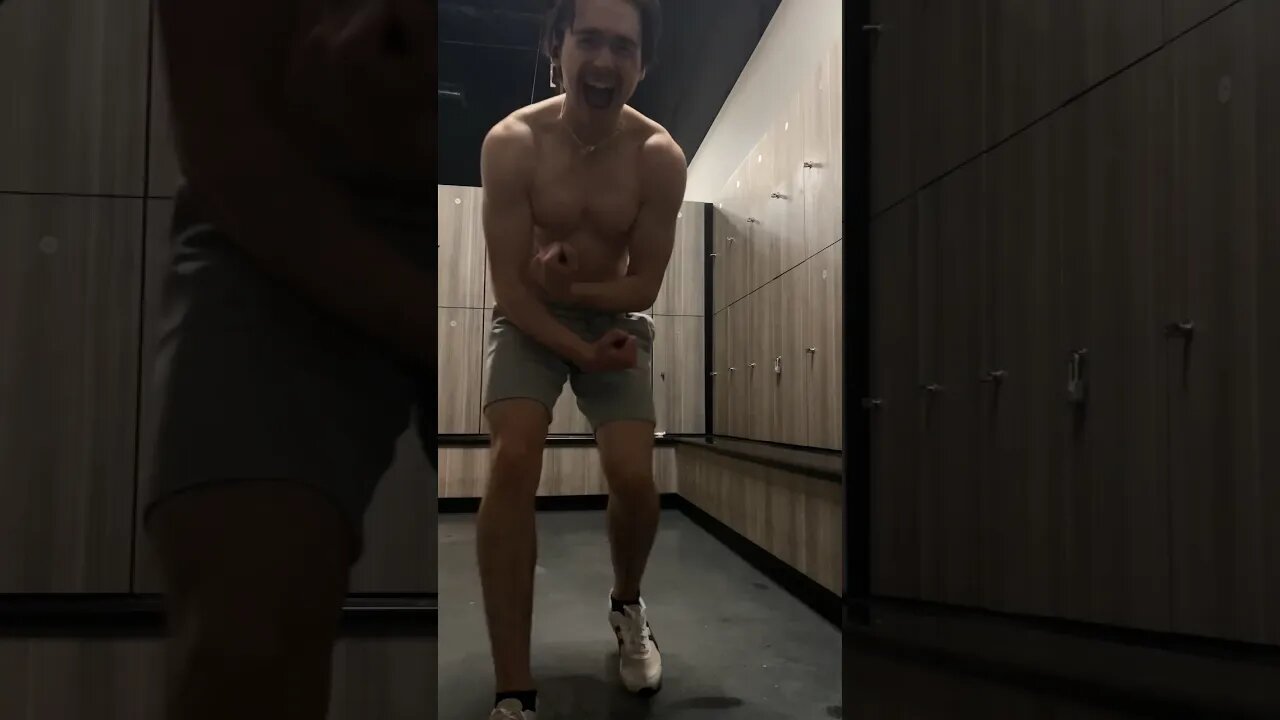 Ai is weird 😳😂😂 #gym #trentwins #fitness #trending #shorts #ytshorts #ai #computer #bot