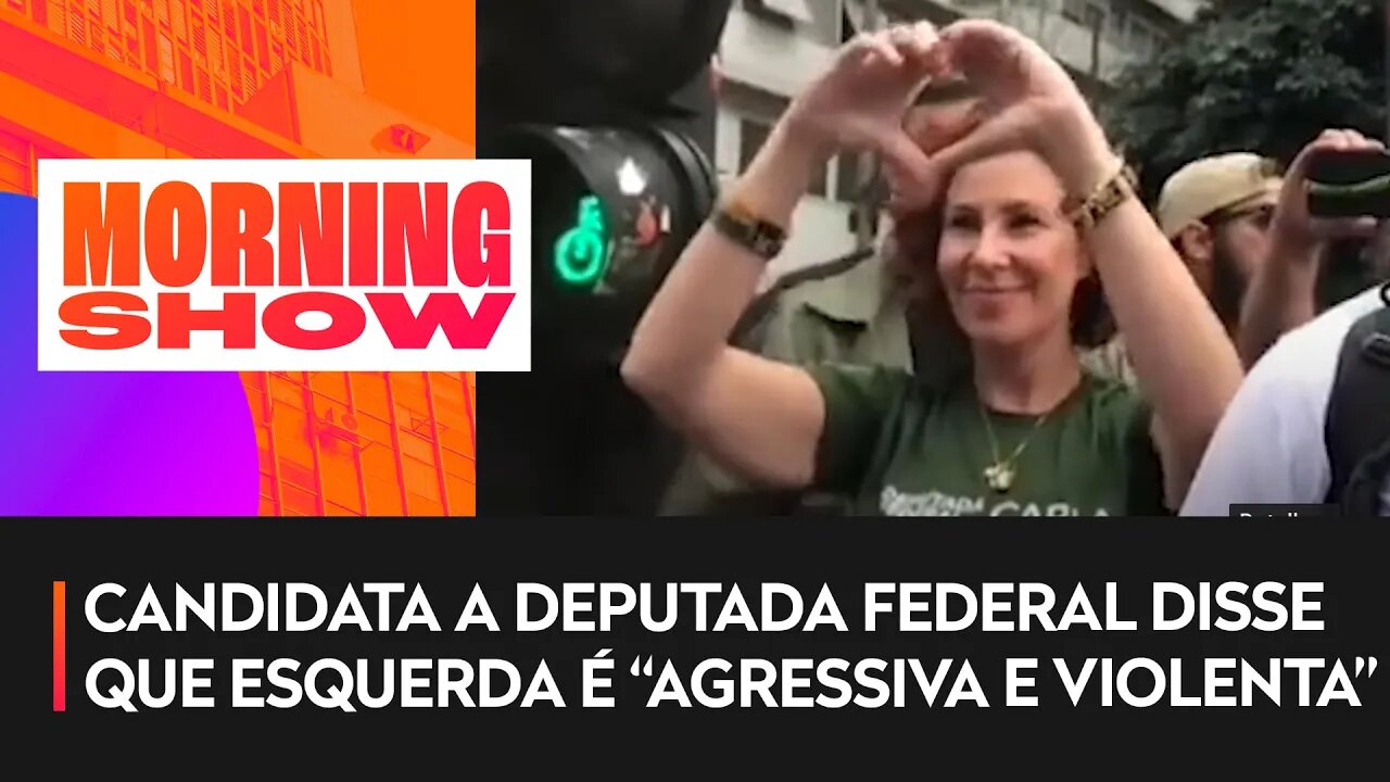 Homem com adesivo de Lula cospe em Carla Zambelli