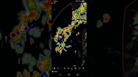 we have a line of strong to severe storms approaching us ⛈️🌩️⚡🌪️