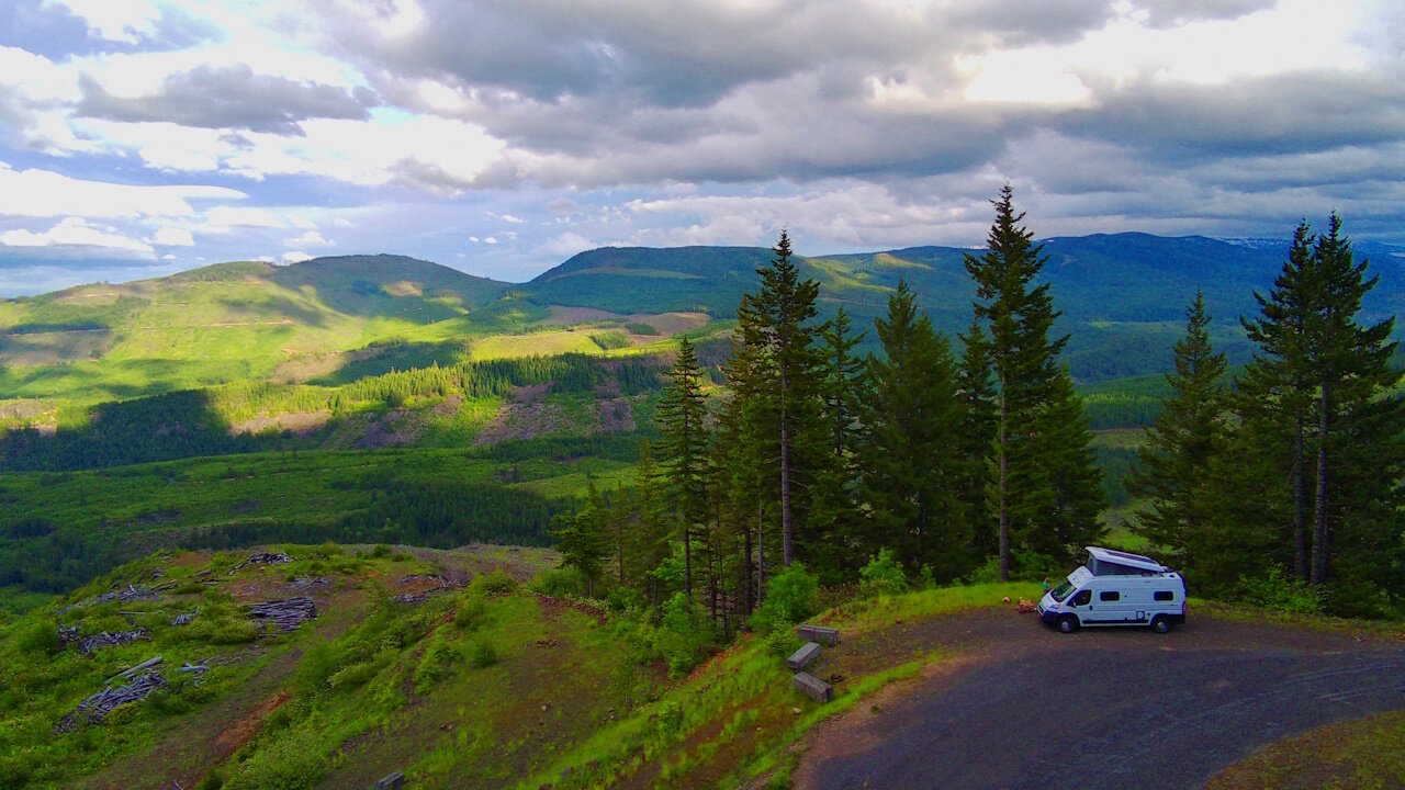 REBTAL VAN CAMP ON A SIDE OF A MOUNTAIN IN OREGON