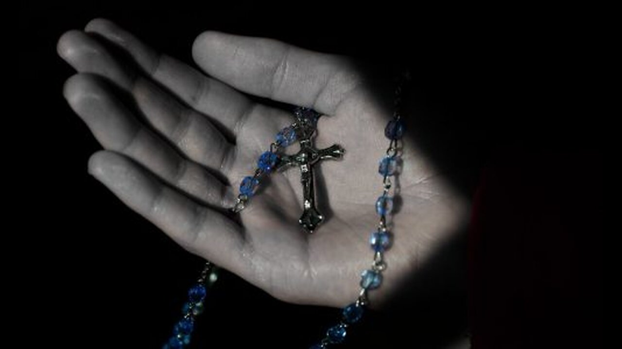 Q5-Is it permissible to pray the Rosary during Holy Mass?