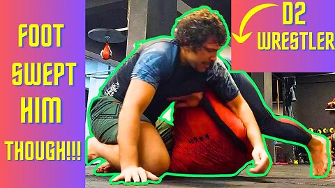 Powerlifter Purple Belt VS D2 Wrestler Blue Belt - NoGi BJJ Roll