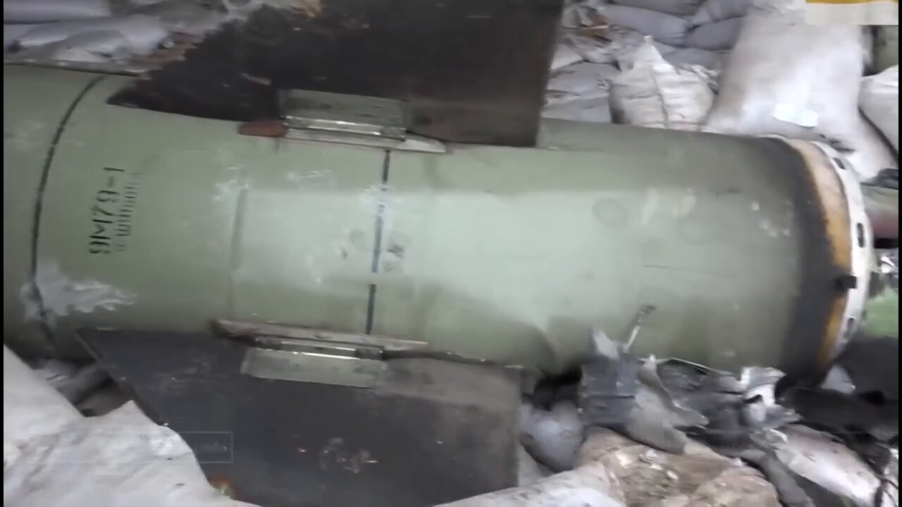 The "Tochka-U" missiles from Kramatorsk (9М79-1 Ш91579) and the one the Ukrainian troops fired on Alchevsk in 2015 (9M79-1 Ш91565) are obviously from the same batch