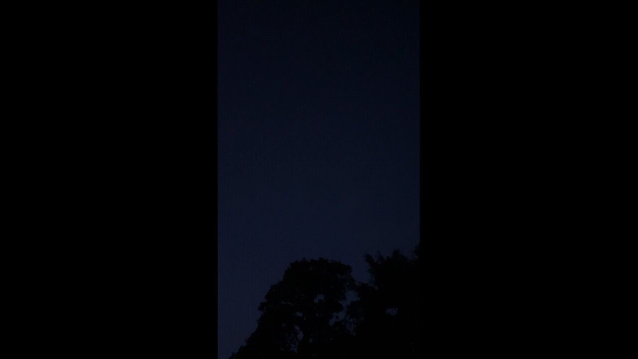 #UAP Flashes then disappears