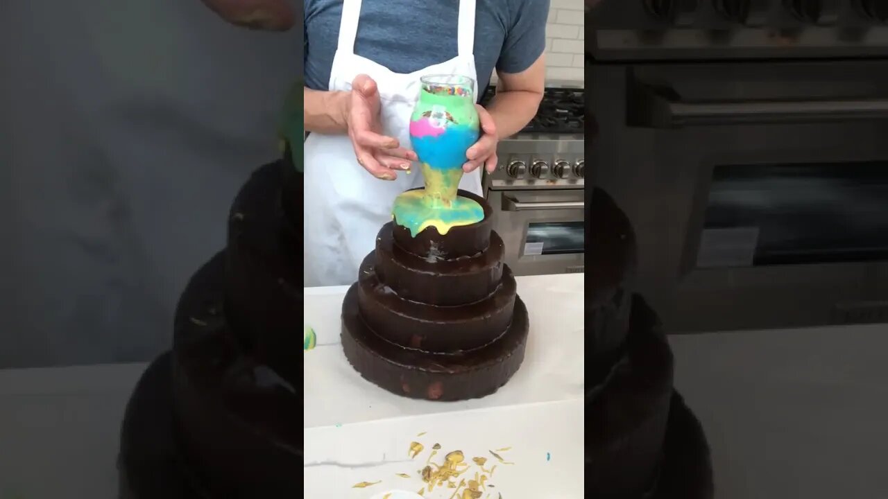 The way the icing dumps down the cake