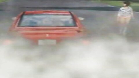 El HUMO de las ruedas del auto se lleva una MUJER a la dimension desconocida. 💨🧍‍♀️