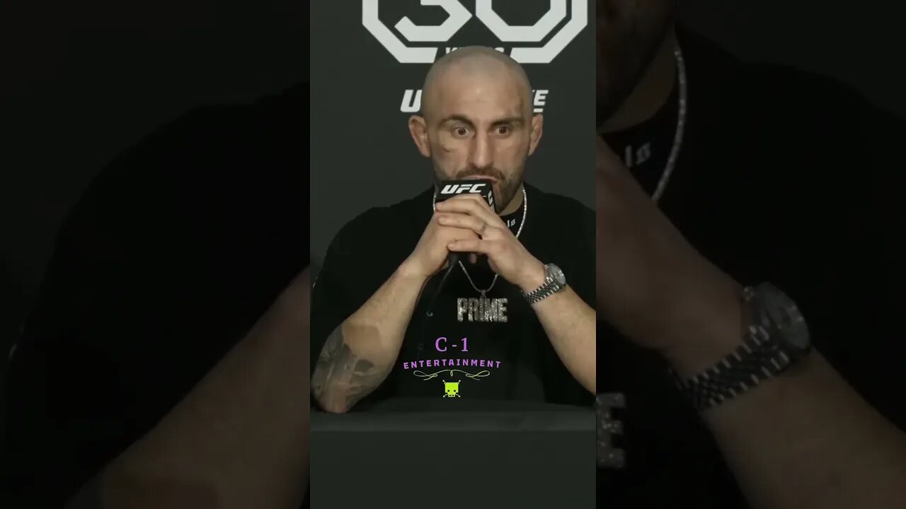 The reporter was too stunned by Volk 😠#ufc #shorts