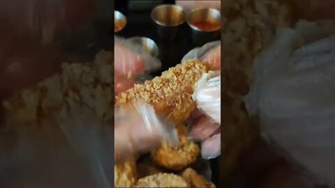 How to Eat Chicken Wings #munchlife#fried#asmr#bone #unlimited#chicken#asia#filipino#yummy#delicious