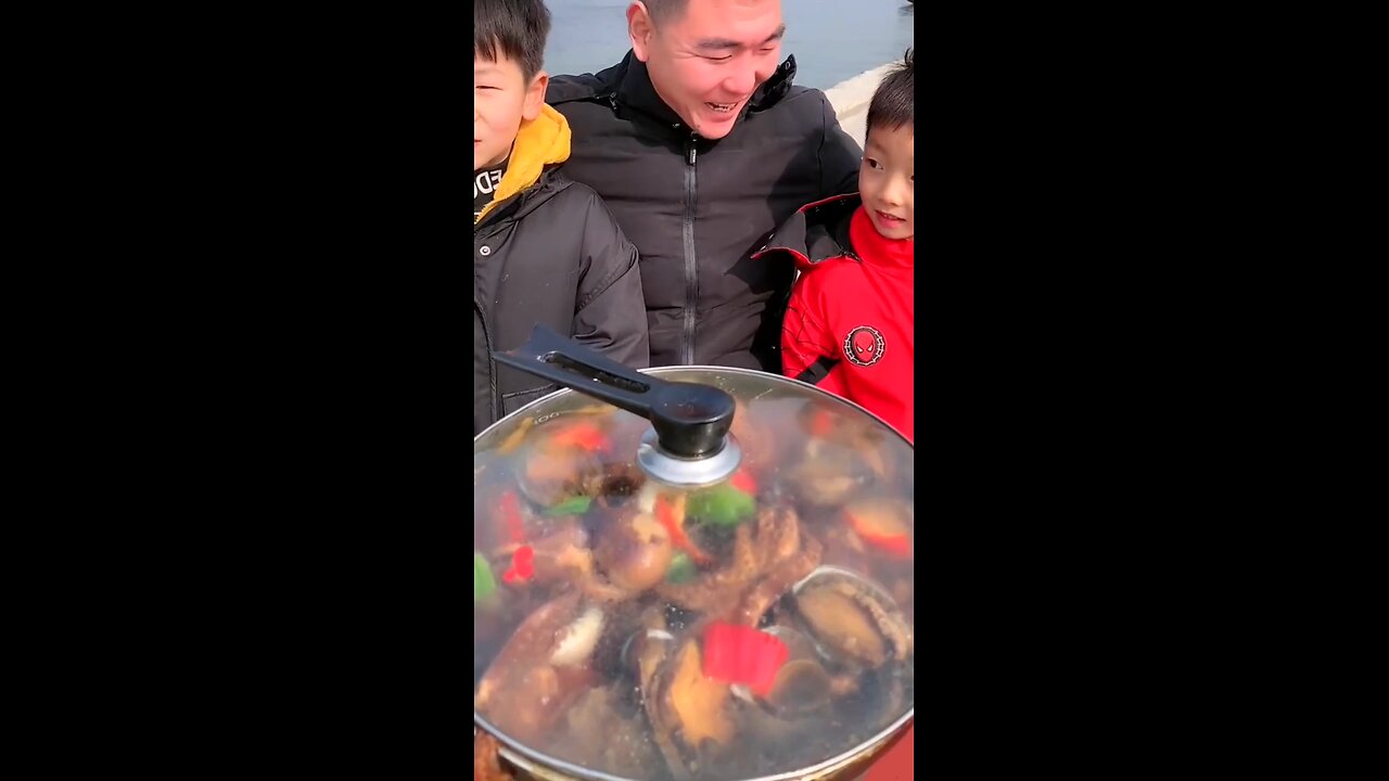 Chinese fisherman cooking and Eating fresh seafood #bestyoutubeshorts #seafoodlover #chinesecooking