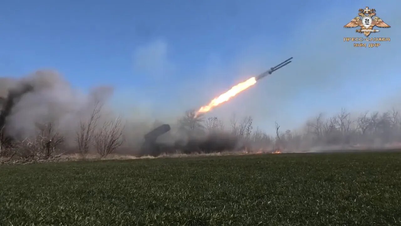 Ukraine war: Russian TOS-1 incendiary / thermobaric multiple rocket launcher system