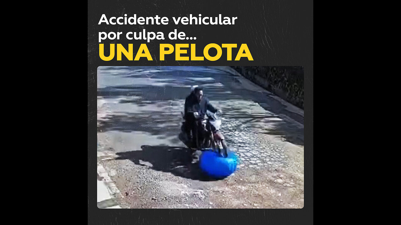 Una simple pelota provoca accidente a motociclista