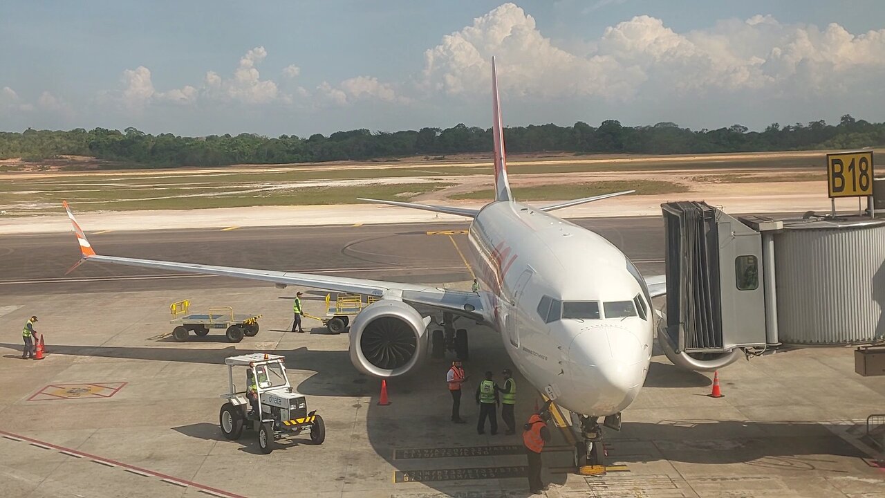 Arrival of Boeing 737 MAX 8 PS-GPA from Santarém to Manaus