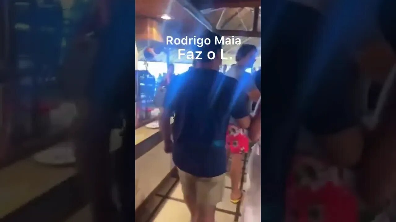 Dia muito difícil para Rodrigo Maia. Mulher o detona em festa!