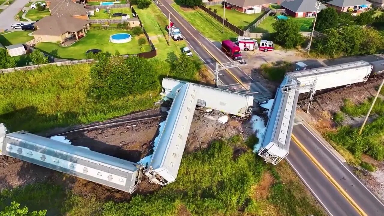 Trem descarrila em Oklahoma