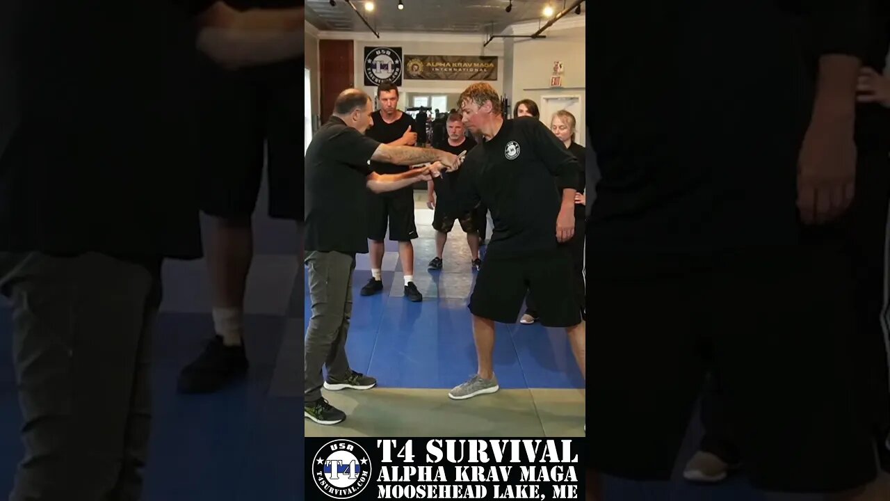 Static knife threat getting control #selfdefense #kravmaga #jamiearute #knifedefense #martialarts