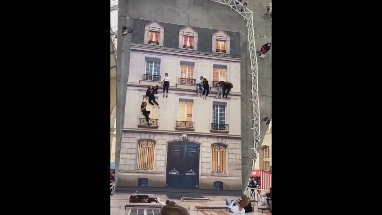 Illusion at an art fair in Paris