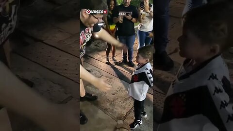 Casimiro com o menino Gui em São Januário