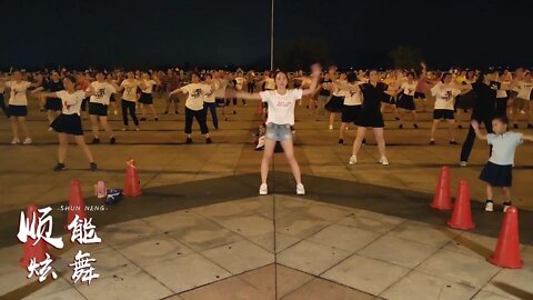 强力扭腰摆跨瘦身操《我的爱只为你存在》，动作简单，节奏强劲！【順能炫舞團】