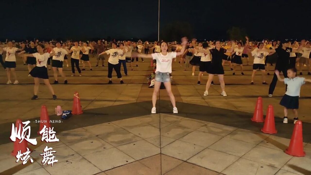 强力扭腰摆跨瘦身操《我的爱只为你存在》，动作简单，节奏强劲！【順能炫舞團】