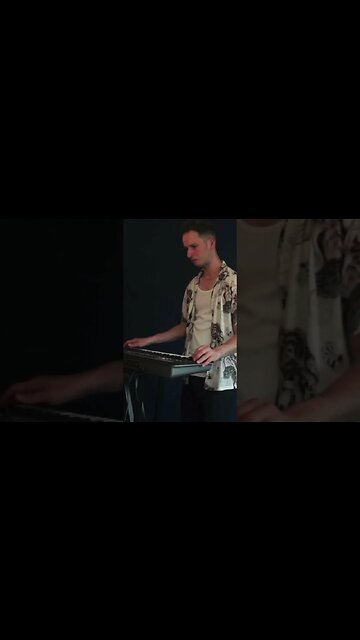 Here a live loop inspired by my new single ‘In And Out’ 🌙🌙 #music #guitar #livelooping