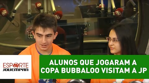 Alunos que jogaram a Copa Bubbaloo visitam a Jovem Pan