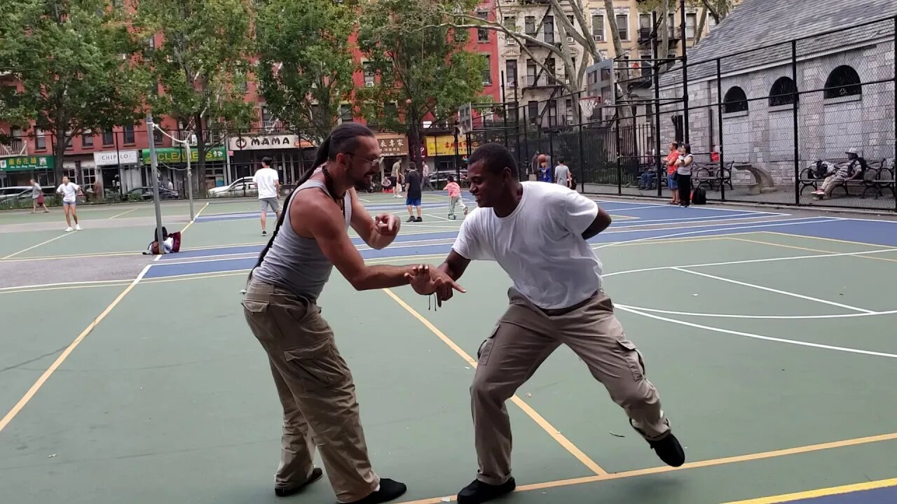 Shaolin Mike gets to feel the woo woo ☯ Last day chinatown tuishou